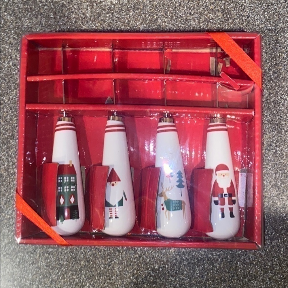 4-Piece Cheese Spread Holiday Knives NWT